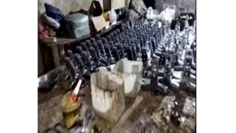 ضبط القائمين على إدارة مصنع "غير مرخص" لتصنيع خلاطات المياه مجهولة المصدر بالقليوبية