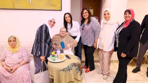 وزيرة التضامن  تجري زيارات مفاجئة لعدد من دور رعاية كبار السن بمحافظة الجيزة
