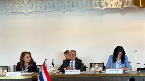 وزير الخارجية يلتقي رئيس مجموعة الصداقة البرلمانية التايلاندية–المصرية