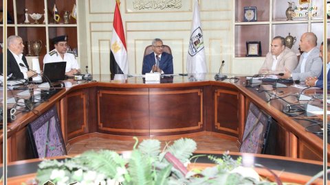 محافظ بني سويف يعقد اجتماعًا لدراسة إنشاء كوبري للسيارات بمنطقة فابريقة ببا