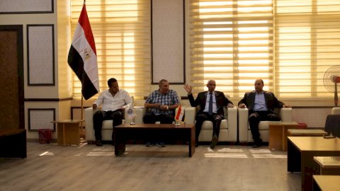 رئيس جامعة جنوب الوادي الاهلية يجتمع باتحاد طلاب الجامعة
