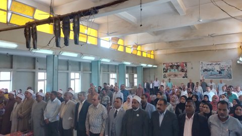الدكتور عبدالخالق حسين يكرّم قيادات المدارس بالتعليم العام والأزهري بأرمنت