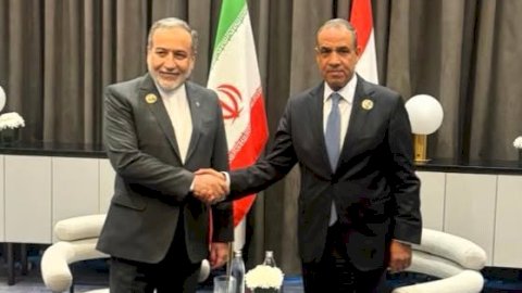 وزير الخارجية يناقش مع نظيره الإيراني خفض التصعيد واستئناف المسار الدبلوماسي