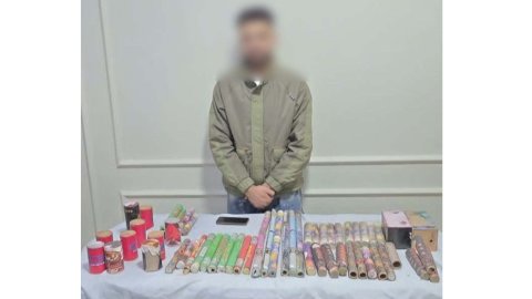 عاطل يدير صفحة بمواقع التواصل لبيع الألعاب النارية بالمنيا