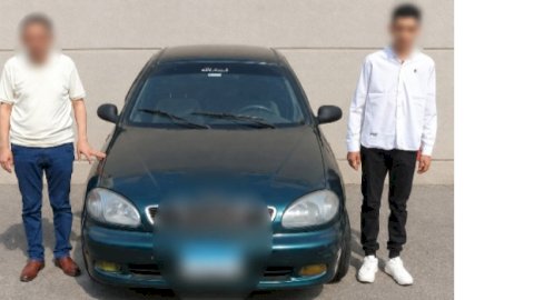 نكشف منشور تضرر سيدة من قيام عدة أطفال بقيادة سيارة برعونة والإصطدام بها بالبحيرة