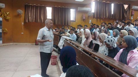 كلية الطب البيطري بجامعة قنا تنظم يومًا تعريفيًا لطلاب الفرقة الأولى
