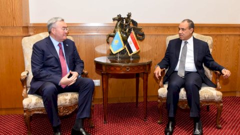 وزير الخارجية يستقبل نظيره الكازاخي في أول زيارة ثنائية له منذ توليه منصبه 