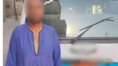 التحفظ علي سيارة سائق لقيامه بتعطيل الحركة المرورية بالاقصر