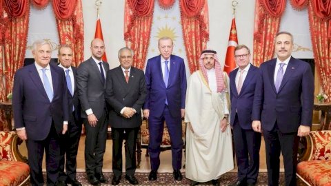 بتكليف من الرئيس السيسي .. وزير الخارجية يلتقي الرئيس التركي