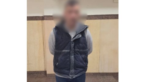 نكشف فيديو قيام سائق بالتعدى على طليقته  بسلاح نارى وتقييدها  داخل منزلها بالقليوبية..