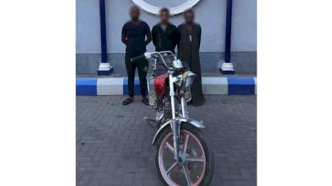 ضبط عاطلين لقيامهما بسرقة دراجة سائق بسوهاج