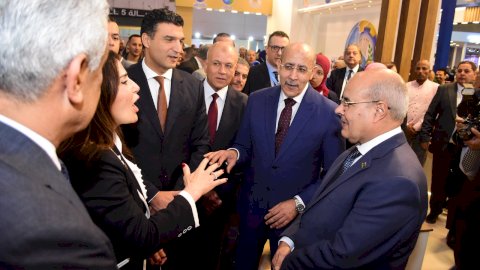 وزراء الإسكان والإنتاج الحربي والصناعة يشيدون بقدرات الهيئة العربية للتصنيع امام معرض المياه