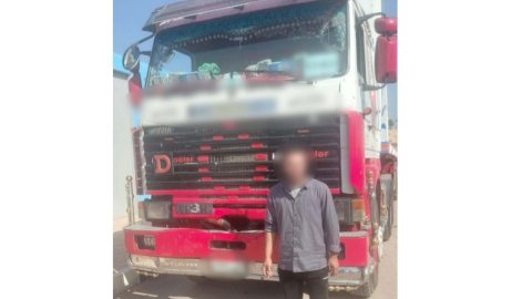 التحفظ علي سيارة "نقل" لإصطدامها بسيارة ملاكى وهروب سائقها بالإسكندرية