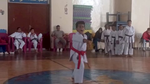 مروان عمر فتحي يمثل أبوتشت في بطولة الجمهورية للكاراتيه