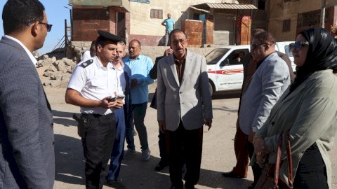محافظ سوهاج يتفقد موقف بلصفورة ويوجه بدراسة نقل موقف التلول وتطوير الموقف