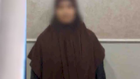نكشف  فيديو تضرر عامل من شقيقته لقيامها بإلقاء زجاجة مشتعلة امام منزله  بالشرقية