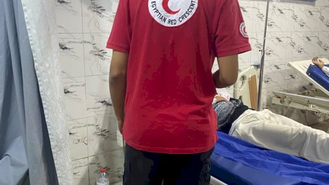 الهلال الأحمر المصري يقدم تدخلات إغاثية لمتضرري حادث "الطريق الأوسطي" باتجاه الضبعة