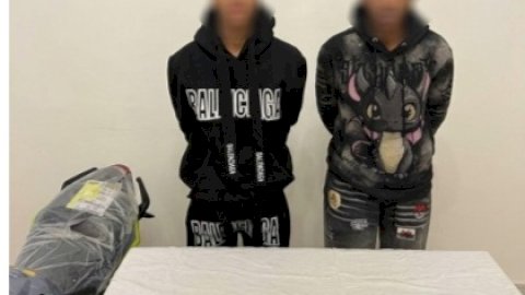 القبض علي عامل وسائق لقيامهما بسرقة حقيبة صحفي بالجيزة